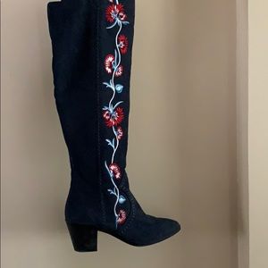 Over the knee navy embroidered boots